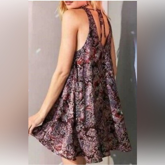 UO Silence + Noise Angel Tulip-Hem Swing Dress Size Medium NWT - Picture 2 of 5